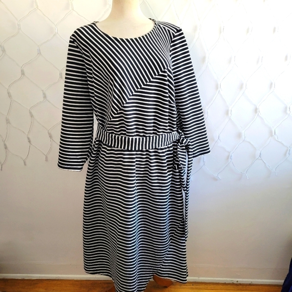 • Lane Bryant Belted Striped Dress • Navy & White • Size 22/24